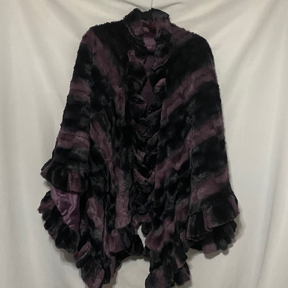 Adrienne Landau WO Ruffle ripple design Purple Shades Cape One Size Fits Most - Picture 1 of 15